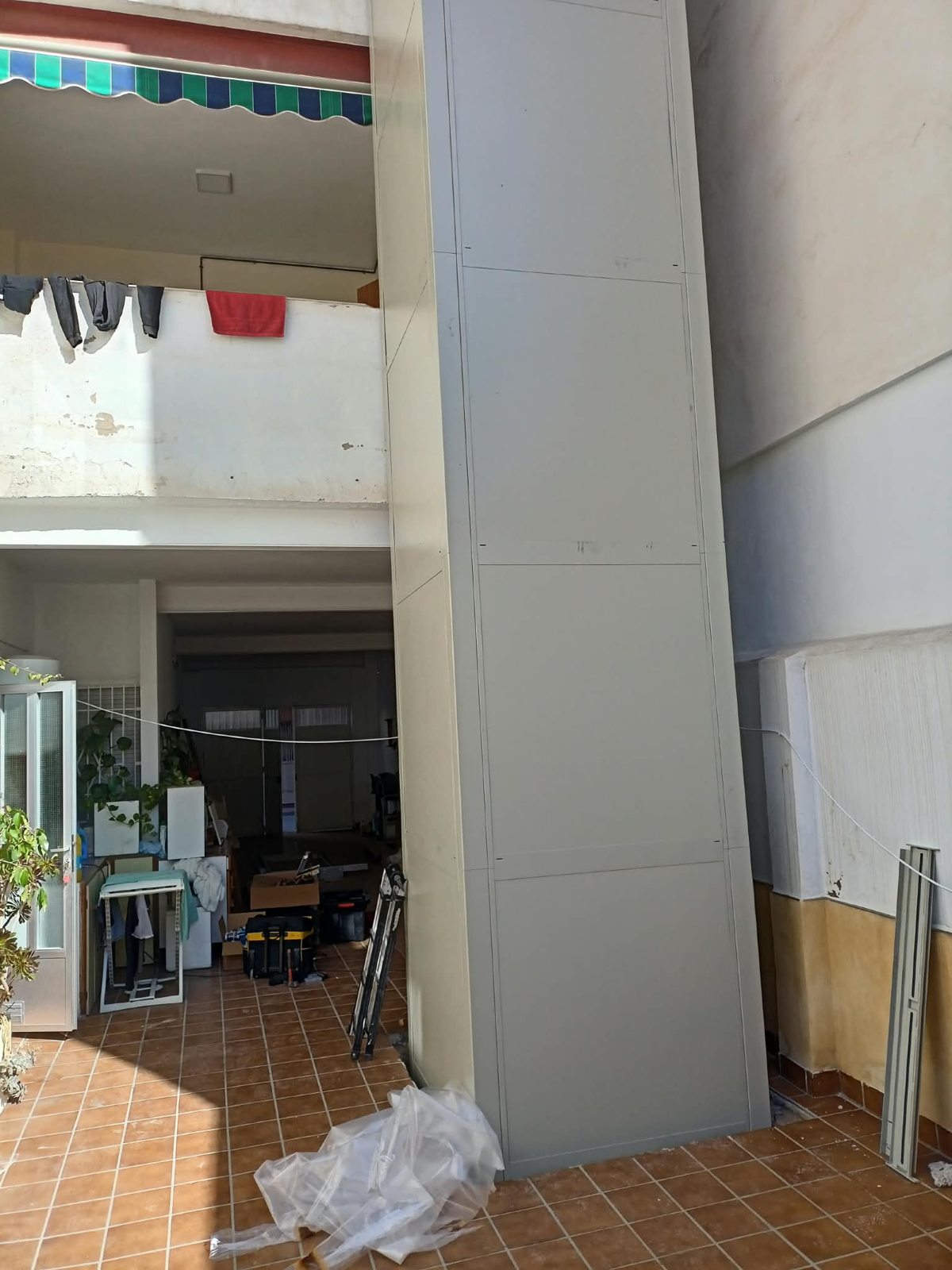 Exterior de una instalación de elevación industrial