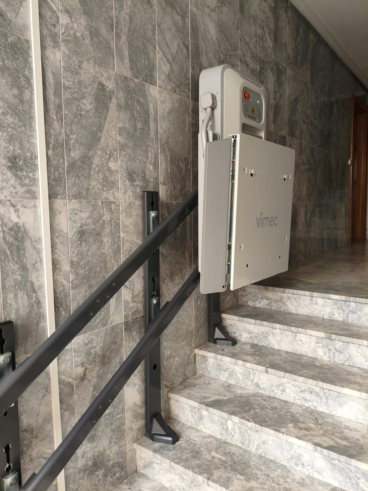 Mecanismo salvaescaleras instalado en una escalera